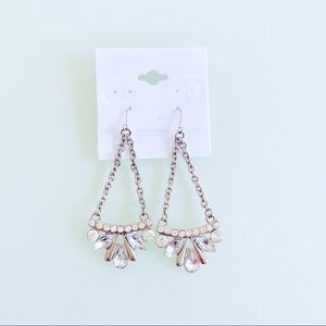 2/$10🔮Silver Rhinestone Dangle Earrings